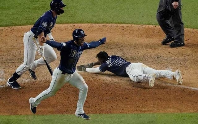 【MLB WS】「今でも理解できない」　ファンブル＆転倒＆後逸…ミス連発サヨナラ劇にファン衝撃