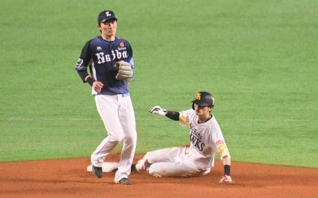 なぜここまで鷹周東は盗塁を量産？　元コーチが指摘する“不完全でも成功”の妙