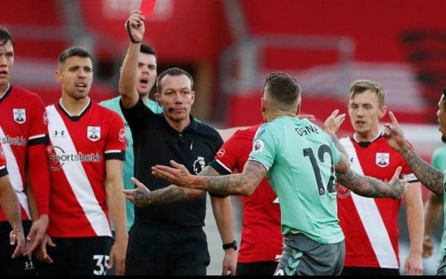 ファン・ダイクへのプレーが影響? アンチェロッティ監督がディーニュの退場に言及「ジョークだろ」