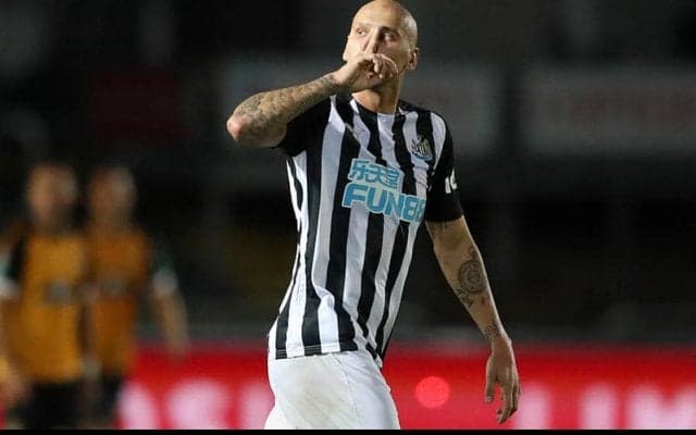 ニューカッスル中盤の要シェルヴェイ、ヘルニアの手術で離脱　指揮官が認める