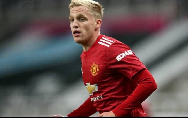 「ユナイテッド移籍は間違いだった」出番の少なさに苦しむファン・デ・ベークを同胞レジェンドが嘆く