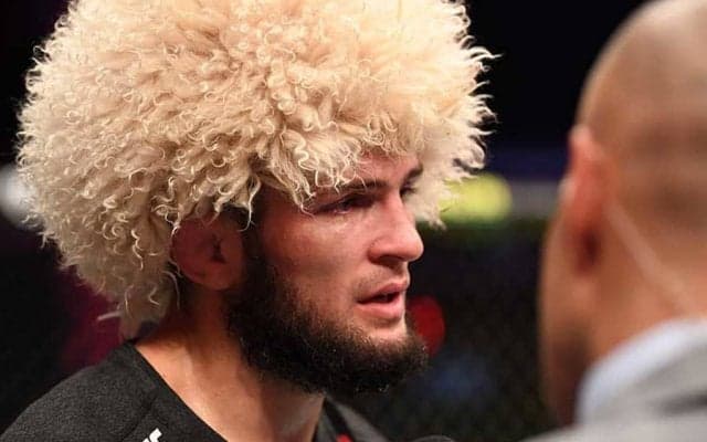 泣き崩れるヌルマゴメドフを労う　敗者のスポーツマンシップに称賛「世界最高の瞬間」