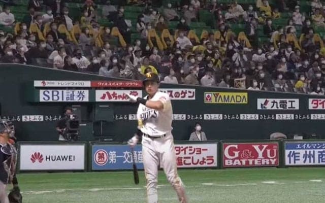 鷹・柳田の“確信ノールック弾”は「もはや理解不能」　いまだ収まらぬファンの衝撃