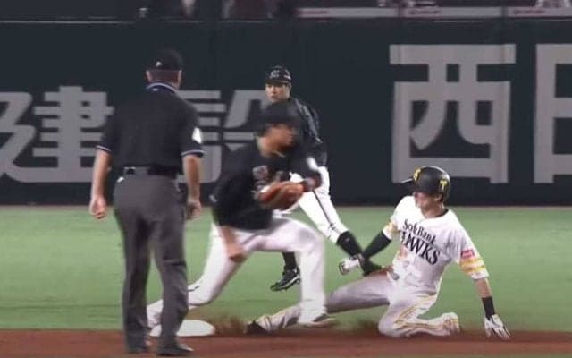 「影のMVP」「来年100盗塁」　鷹・周東の“爆速”10戦連続盗塁動画にファン断言
