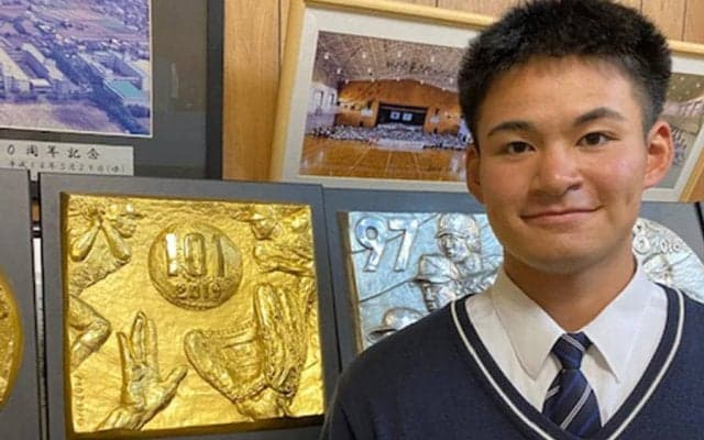 ロッテ、ドラ2明石商・中森に指名あいさつ「お菓子はパイの実が好きです」