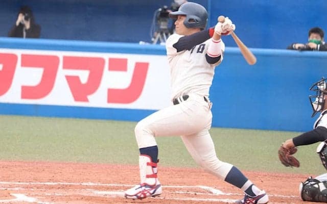 [硬式野球]待ってました！山崎主将、待望の一打で打線爆発の亜大２回戦