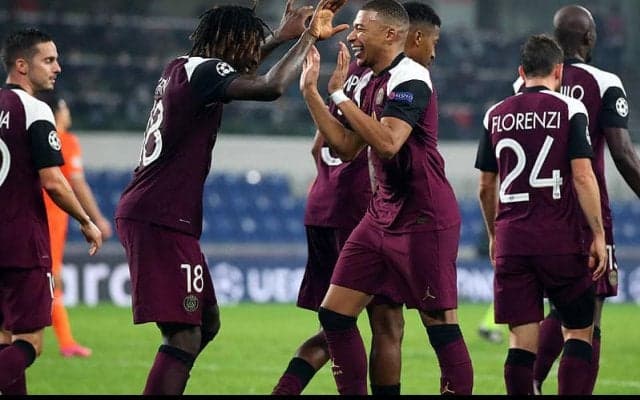 ムバッペのお膳立てからケアンが2ゴール!　ネイマール負傷交代もPSGが今季GS初勝利!《CL》