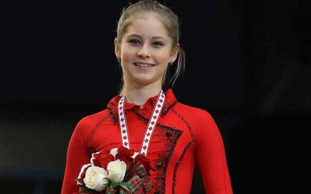 リプニツカヤにそっくり？　4か月愛娘との“幸せ2S”が注目拡大「魅了されるわ」