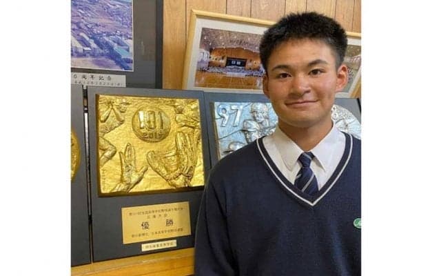 ロッテ、ドラ2中森に指名挨拶　151km右腕は“64層の人気商品”と「不思議な縁感じる」