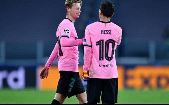 味方負傷で急遽CBでプレーしたバルサMFデ・ヨング「頼まれたらいつでも」