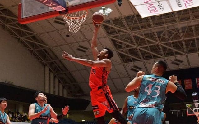 三遠が京都を破り今季初勝利！　デビュー戦のカイル・ハントがダブルダブルの活躍