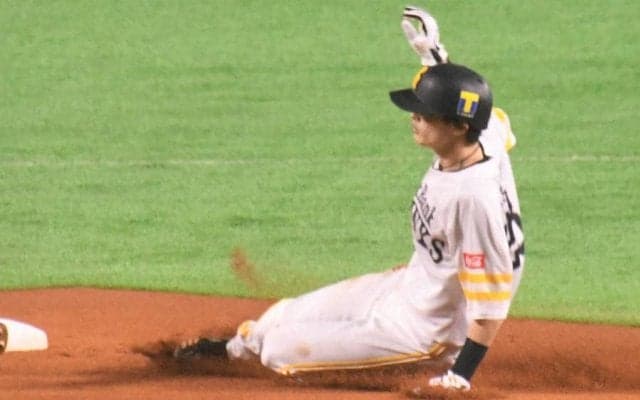 鷹・周東、日本新の12試合連続盗塁！　「世界の盗塁王」福本豊氏の記録を46年ぶりに更新