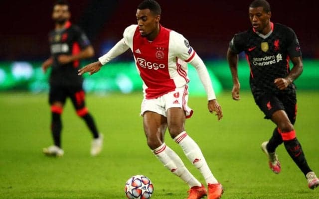 頭角現すアヤックスの逸材にユナイテッドも興味? 今夏に3年契約締結も…