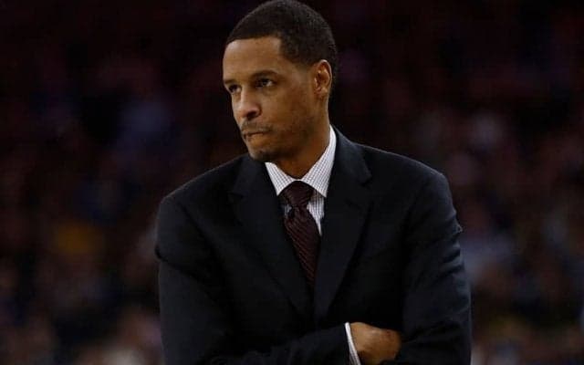 マブスのプレーオフ返り咲きに貢献したスティーブン・サイラスACがロケッツのHCへ