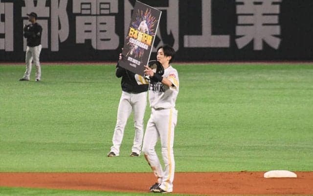 鷹・周東の12試合連続盗塁に世界も驚き　「走り続けてNPB記録を破った！」