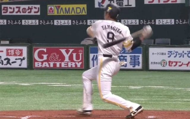 鷹・周東の速さに柳田もビックリ？　“超速”先制撃動画にファン興奮「夢のコラボ」