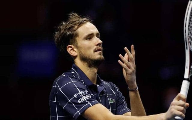 「キリオスに変装してた？」　メドベージェフの“アンダーサーブ未遂”に海外反響