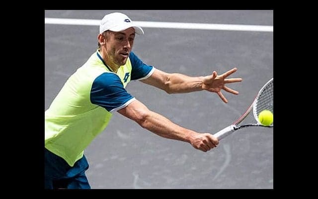  約3時間の死闘制し4強 