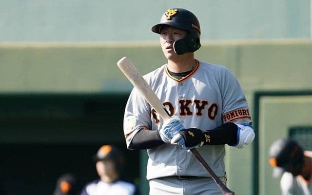 お立ち台でも前代未聞の“サイレントトリートメント”　プロ1号の巨人岸田が大慌て