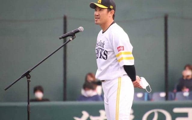 ソフトバンク内川が今季での退団を明言　2軍戦後のセレモニーで「これが最後」