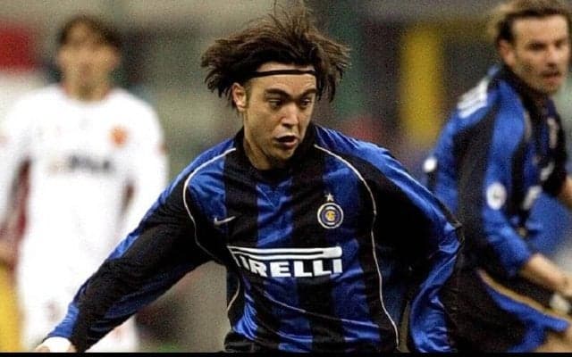 レコバがピッチの半分以上を独走して決めた電光石火のソロゴール【インクレディブル・ゴールズ】