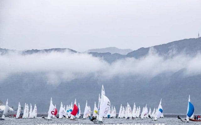 冷たい雨で4R実施。和歌山・全日本インカレ2日目