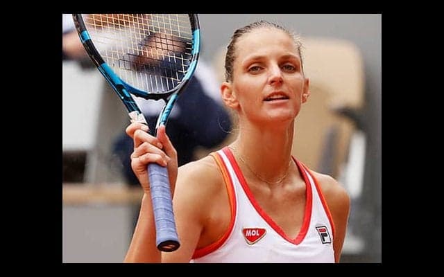  元女王 コーチ関係終了を発表 