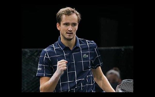  メドヴェデフ 逆転勝利で8強 