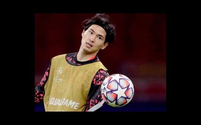 南野拓実、序列低下。ライバル覚醒で挽回のカギは「MF」のような動き