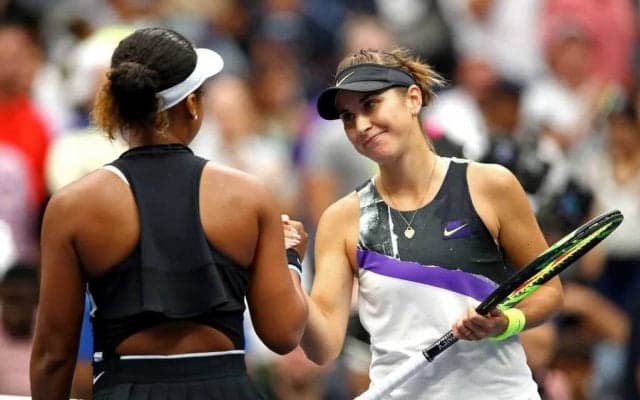 テニス美女たちがビキニでバケーション