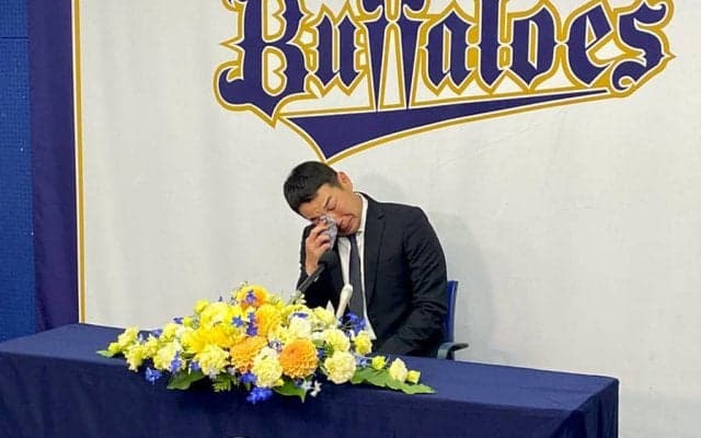 オリ山崎勝己が引退会見で号泣　親友の巨人中島と共にプレーし「奇跡、運命」