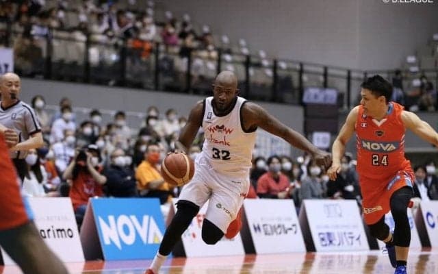 富山が広島に敵地で逆転勝利を収めて3連勝…ジュリアン・マブンガが20得点10リバウンド