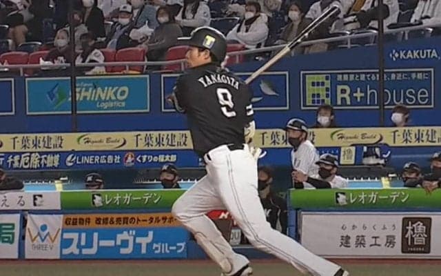 鷹柳田の変態“テニス打ち”にファン驚愕「打った時の音すごい」「打球怖すぎ」