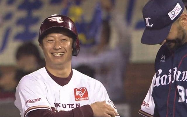 元同僚メヒアが「泣かせる」　引退の楽天・渡辺直への“惜別シーン”にファン感動