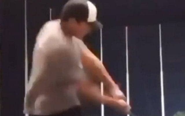 「それはガチの音？」　元MLB選手の夜空に消える“振り子ショット”にファン驚愕