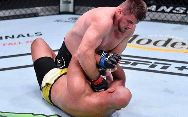 なぜコーチを投げたのか　UFC、祝福のパフォーマンスに米困惑「これに加わりたくない」