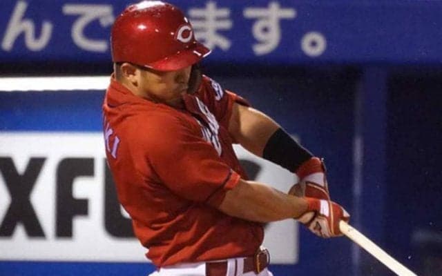 広島鈴木誠、球団初の5年連続打率3割に到達！　1番起用で圧巻の3打数3安打