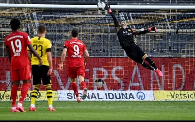 キミッヒが“デア・クラシカー”で見せた、相手をあざ笑うかのような極上チップ【インクレディブル・ゴールズ】