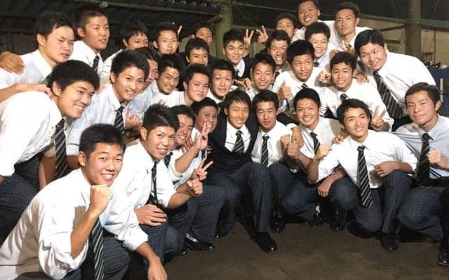 元ロッテ右腕が一生忘れないドラフト指名　教室の扉を開けた先に待っていたサプライズ