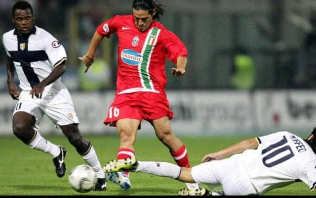 スカッとゴール！ サッカー界にもカミソリシュート！カモラネージの目が覚めるような一撃