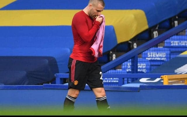 エバートン戦で負傷交代のショーが約1カ月離脱へ、CL残り3試合欠場か