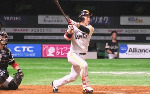 ロッテとのCSへ若鷹2人がアーチで躍動！　栗原＆ルーキー柳町が紅白戦でソロ競演