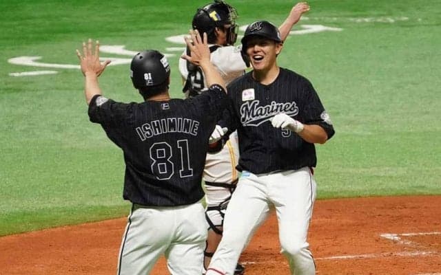 ロッテ、安田の2ランで先制！　千賀のフォーク打ち笑顔が弾ける