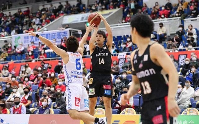 試合終盤に抜け出した大阪エヴェッサが島根スサノオマジックに競り勝ち