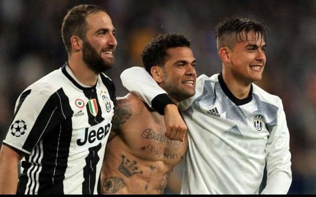 ユーベ時代のアウベスが決めた、CL準決勝でダークホースモナコに引導を渡す豪快ボレー【インクレディブル・ゴールズ】