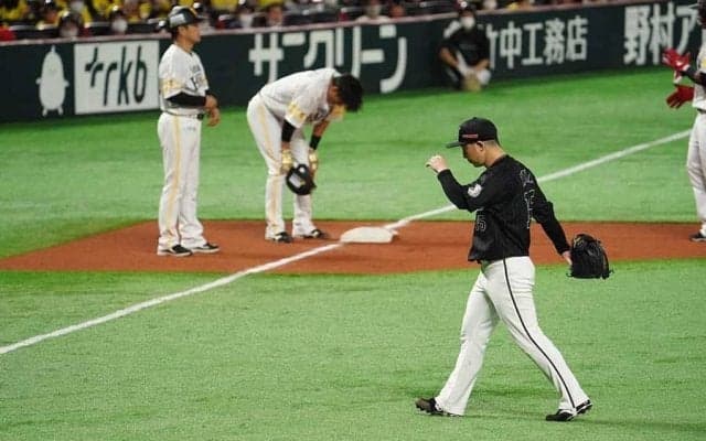 鷹ベンチはロッテ美馬の交代を「願っていた？」　前コーチが分析する勝負を分けた継投