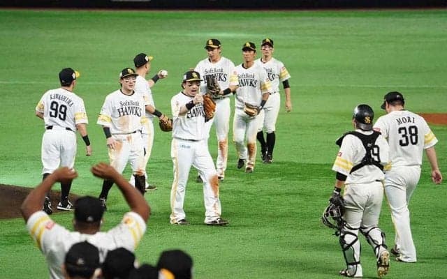 満塁で無得点、バント失敗…元コーチが解説するミス連発のソフトバンクが勝てた理由