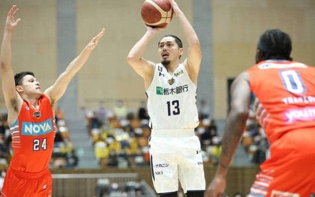 第2Qに30得点を挙げ勢いに乗った宇都宮が勝利し、破竹の10連勝を飾る