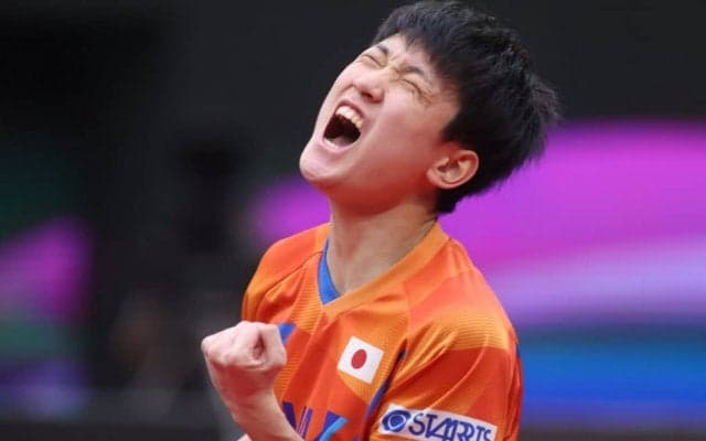 張本智和、3位入賞　丹羽を下した韓国選手に勝利＜卓球・男子W杯＞