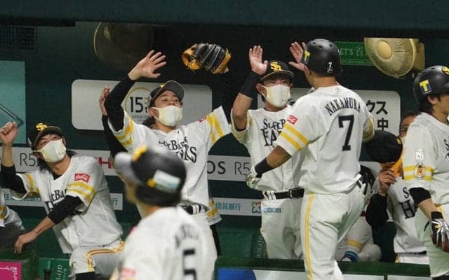 ホークスとロッテの差はどこに？　元鷹コーチが指摘した「シーズンと違う野球」
